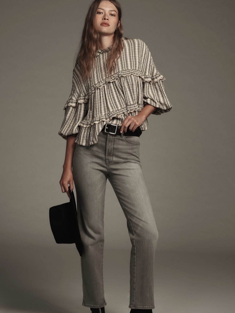 Good American Straight Leg Jeans in Light Gray